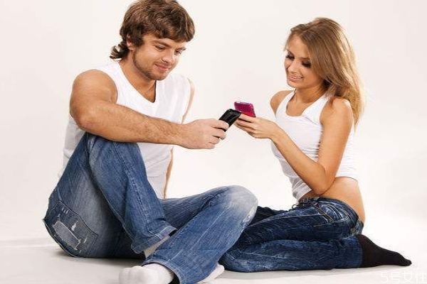 老公不讓看手機正常嗎 男人不讓女人看手機可能的原因 老公不讓看手機正常嗎 男人不讓女人看手機可能的原因