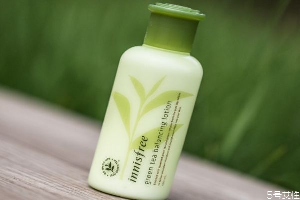 小樣乳液怎么能倒干凈 玻璃瓶乳液用干凈妙招 小樣乳液怎么能倒干凈 玻璃瓶乳液用干凈妙招