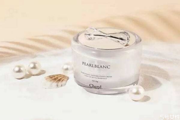 素顏霜的功效有哪些 面霜和素顏霜一樣嗎 素顏霜的功效有哪些 面霜和素顏霜一樣嗎