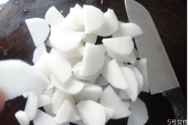 白蘿卜發(fā)芽還能吃嗎 白蘿卜可以放多久 白蘿卜發(fā)芽還能吃嗎 白蘿卜可以放多久