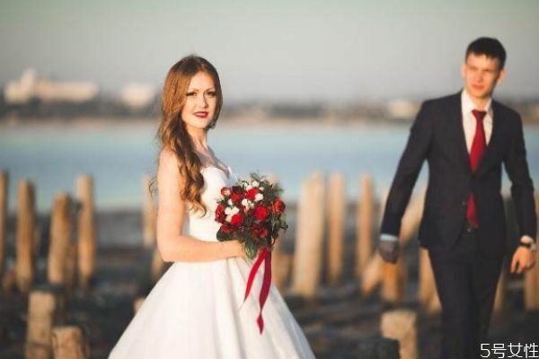 老公生氣了怎么發(fā)短信 老公生氣怎么發(fā)短信哄他 老公生氣了怎么發(fā)短信 老公生氣怎么發(fā)短信哄他