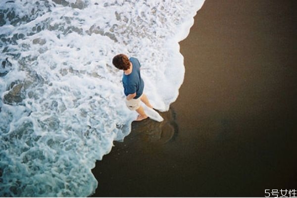 夫妻之間要不要查看對(duì)方手機(jī) 夫妻間該不該互看手機(jī) 夫妻之間要不要查看對(duì)方手機(jī) 夫妻間該不該互看手機(jī)