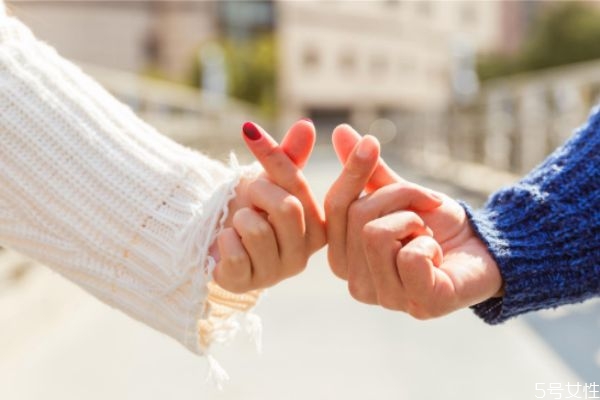 老公不讓看手機正常嗎 男人不讓女人看手機可能的原因 老公不讓看手機正常嗎 男人不讓女人看手機可能的原因