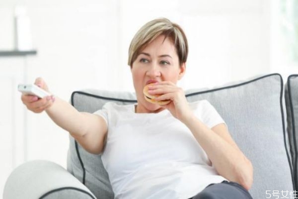 久坐會長痔瘡嗎 久坐對身體有哪些影響 久坐會長痔瘡嗎 久坐對身體有哪些影響