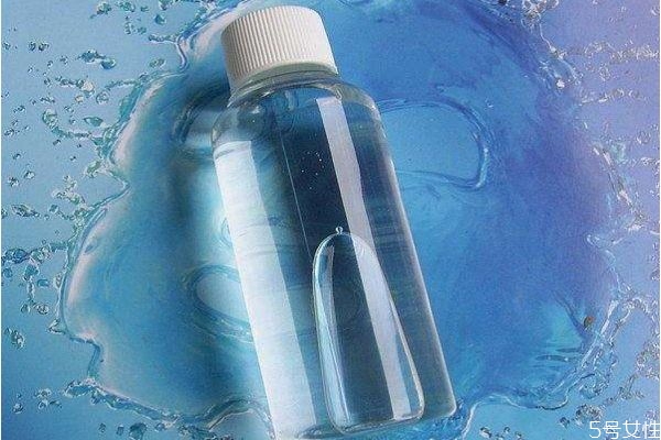 用純露后還需要用保濕水嗎 純露可以代替保濕水嗎 用純露后還需要用保濕水嗎 純露可以代替保濕水嗎