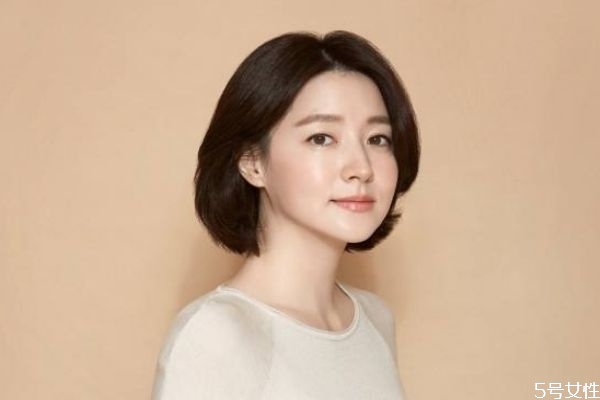 臉上長痘痘可以化妝嗎 經?；瘖y長痘痘怎么辦