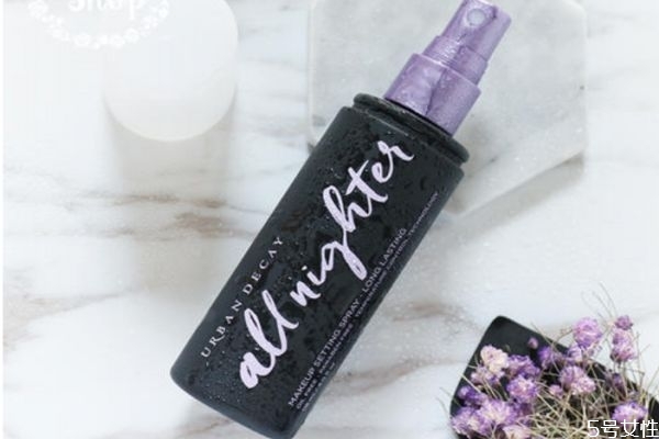 臉上長痘痘可以化妝嗎 經?；瘖y長痘痘怎么辦