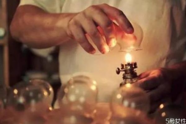 拔罐一般用的是什么 拔罐過(guò)多久可以洗澡 拔罐一般用的是什么 拔罐過(guò)多久可以洗澡