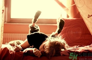 冬天睡覺穿秋衣秋褲好嗎？冬天睡覺是裸睡好還是穿秋衣好？