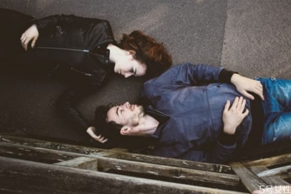 怎么對(duì)付嫌你煩的老公 對(duì)付男人故意不接電話 怎么對(duì)付嫌你煩的老公 對(duì)付男人故意不接電話