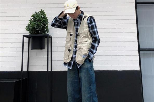 工裝馬甲配什么襯衫好看 工裝馬甲怎么搭配襯衫 工裝馬甲配什么襯衫好看 工裝馬甲怎么搭配襯衫