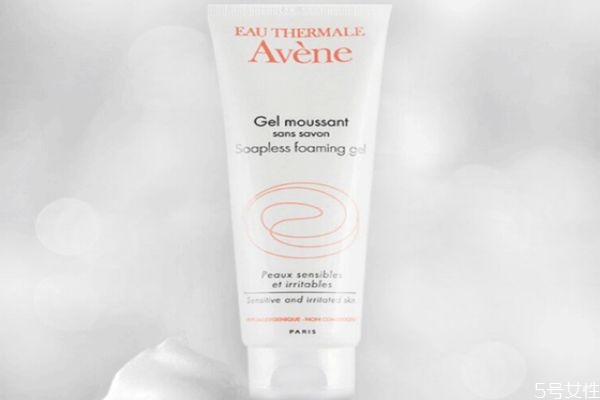 乳液放了一年還能用嗎 乳液的作用是什么