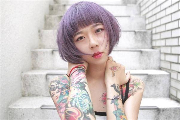 薰衣草紫發(fā)色適合什么膚色 薰衣草紫發(fā)色顯黑嗎 薰衣草紫發(fā)色適合什么膚色 薰衣草紫發(fā)色顯黑嗎