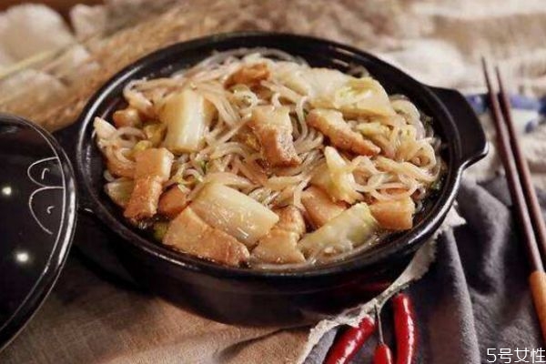 豬肉燉粉條怎么做好吃 豬肉燉粉條的簡單做法 豬肉燉粉條怎么做好吃 豬肉燉粉條的簡單做法