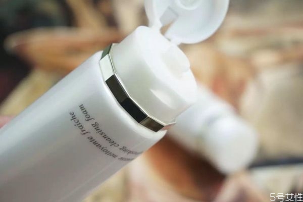 cpb洗面奶適合什么膚質(zhì) ?cpb洗面奶痘痘肌膚洗了臉痛 cpb洗面奶適合什么膚質(zhì) ?cpb洗面奶痘痘肌膚洗了臉痛