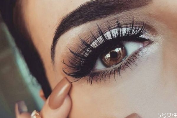 歐美眼妝怎么畫 畫歐美眼妝要注意什么 歐美眼妝怎么畫 畫歐美眼妝要注意什么