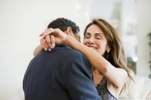 分手后對(duì)方有了新歡還能在一起嗎 分手后有新歡能復(fù)合嗎 分手后對(duì)方有了新歡還能在一起嗎 分手后有新歡能復(fù)合嗎