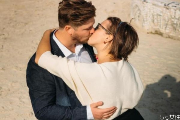 對(duì)方有了新歡怎樣有效挽回 你該如何挽回愛情 對(duì)方有了新歡怎樣有效挽回 你該如何挽回愛情