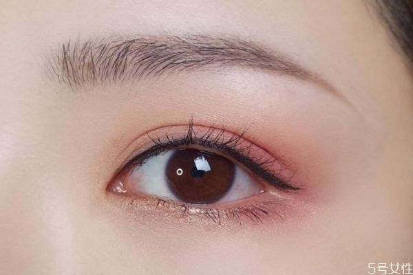 蜜桃色眼妝教程 蜜桃色眼妝怎么畫好看 蜜桃色眼妝教程 蜜桃色眼妝怎么畫好看