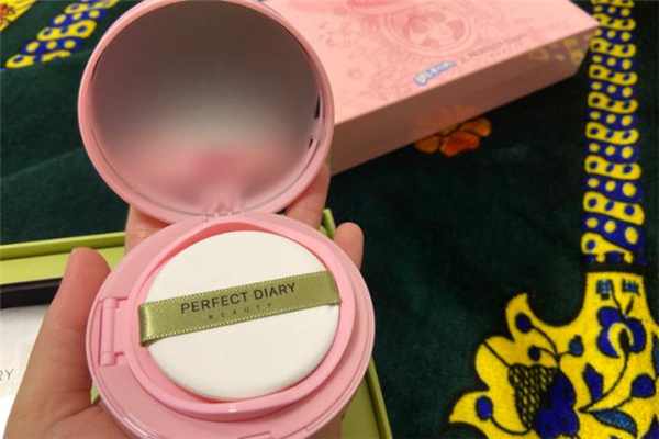 完美日記奧利奧氣墊色號(hào) 奧利奧氣墊粉色和黑色的區(qū)別 完美日記奧利奧氣墊色號(hào) 奧利奧氣墊粉色和黑色的區(qū)別