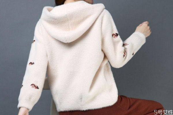 水貂絨和水貂毛的區(qū)別 水貂絨毛衣是不是都掉毛 水貂絨和水貂毛的區(qū)別 水貂絨毛衣是不是都掉毛