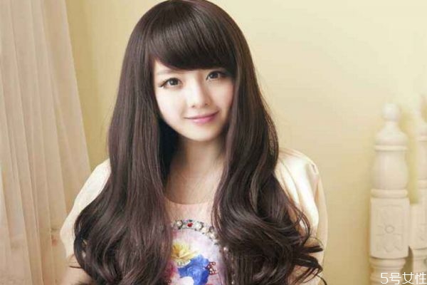 戴假發(fā)跑步會(huì)掉嗎 粘在頭頂?shù)募侔l(fā)難受嗎 戴假發(fā)跑步會(huì)掉嗎 粘在頭頂?shù)募侔l(fā)難受嗎