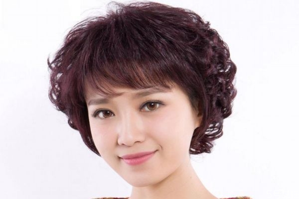 戴假發(fā)跑步會(huì)掉嗎 粘在頭頂?shù)募侔l(fā)難受嗎 戴假發(fā)跑步會(huì)掉嗎 粘在頭頂?shù)募侔l(fā)難受嗎