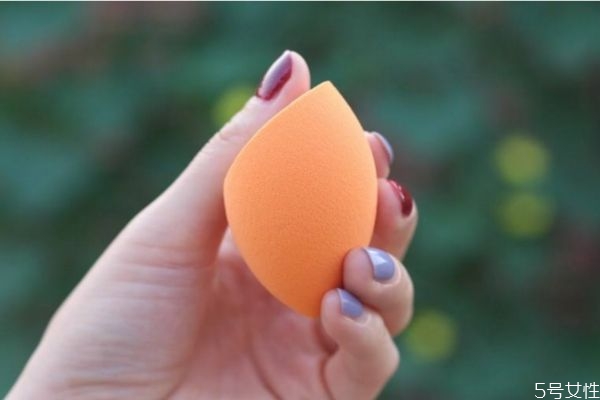 美妝蛋怎么才不會發(fā)霉 美妝蛋發(fā)霉了還能用嗎 美妝蛋怎么才不會發(fā)霉 美妝蛋發(fā)霉了還能用嗎
