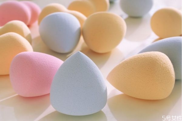 美妝蛋怎么才不會發(fā)霉 美妝蛋發(fā)霉了還能用嗎 美妝蛋怎么才不會發(fā)霉 美妝蛋發(fā)霉了還能用嗎