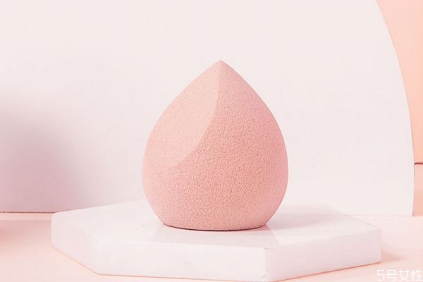 美妝蛋有黑點(diǎn)還能用嗎 美妝蛋有霉點(diǎn)怎么弄干凈 美妝蛋有黑點(diǎn)還能用嗎 美妝蛋有霉點(diǎn)怎么弄干凈