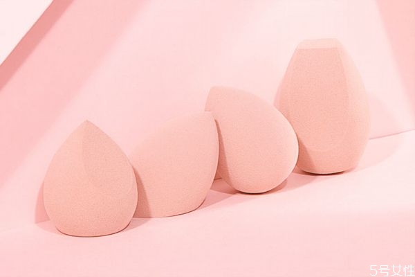 美妝蛋有黑點(diǎn)還能用嗎 美妝蛋有霉點(diǎn)怎么弄干凈 美妝蛋有黑點(diǎn)還能用嗎 美妝蛋有霉點(diǎn)怎么弄干凈