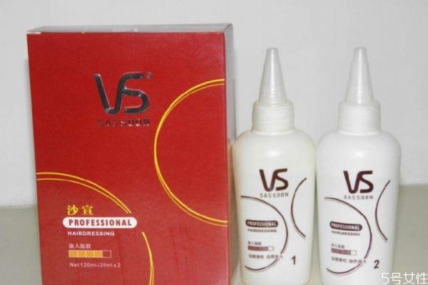 買藥水自己做燙發(fā)步驟 燙發(fā)藥水定型水的成分 買藥水自己做燙發(fā)步驟 燙發(fā)藥水定型水的成分