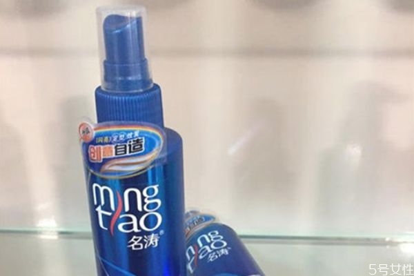 定型水會(huì)使頭發(fā)油嗎 定型水保質(zhì)期多長(zhǎng)時(shí)間 定型水會(huì)使頭發(fā)油嗎 定型水保質(zhì)期多長(zhǎng)時(shí)間