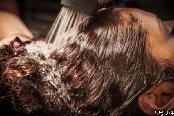 定型水噴多了怎么辦 定型水適合什么人 定型水噴多了怎么辦 定型水適合什么人