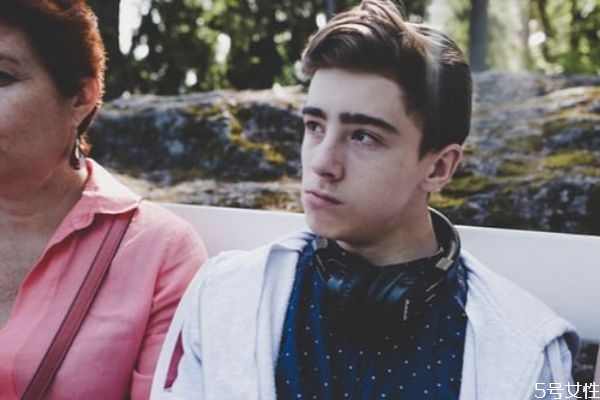 男人對(duì)你冷戰(zhàn)說(shuō)明什么 男人冷暴力心理根源 男人對(duì)你冷戰(zhàn)說(shuō)明什么 男人冷暴力心理根源