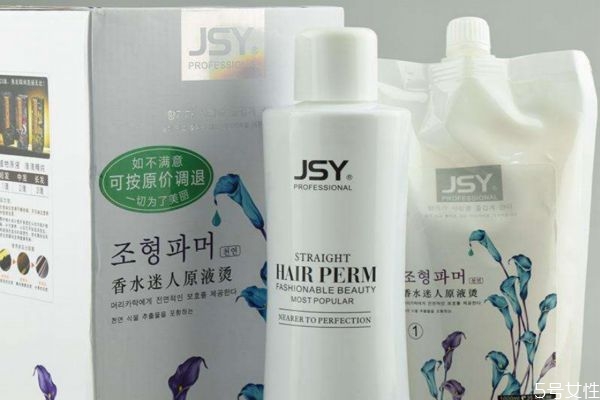 買藥水自己做燙發(fā)步驟 燙發(fā)藥水定型水的成分 買藥水自己做燙發(fā)步驟 燙發(fā)藥水定型水的成分