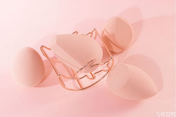 美妝蛋有黑點(diǎn)還能用嗎 美妝蛋有霉點(diǎn)怎么弄干凈 美妝蛋有黑點(diǎn)還能用嗎 美妝蛋有霉點(diǎn)怎么弄干凈