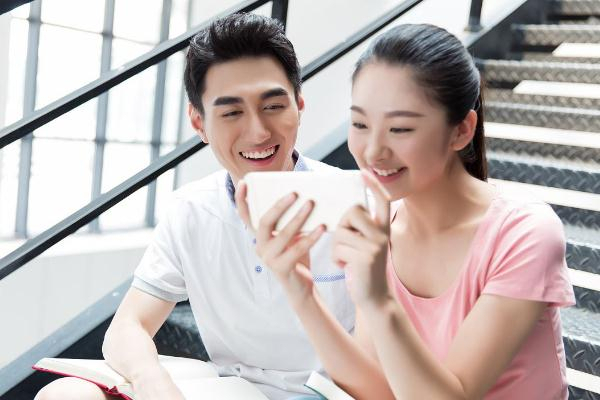 老公護(hù)著小三說(shuō)明什么 老公為什么護(hù)著別的女人 老公護(hù)著小三說(shuō)明什么 老公為什么護(hù)著別的女人