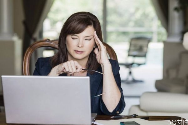 霉菌性陰炎怎么引起的 霉菌性陰炎會傳染嗎 霉菌性陰炎怎么引起的 霉菌性陰炎會傳染嗎