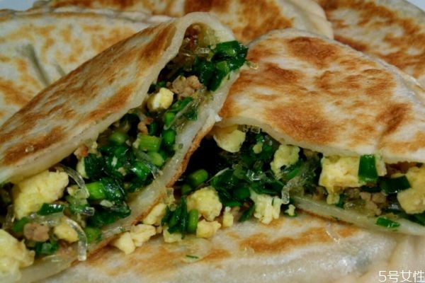 雞蛋韭菜盒子怎么做好吃 雞蛋韭菜盒子簡單做法 雞蛋韭菜盒子怎么做好吃 雞蛋韭菜盒子簡單做法