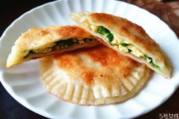 雞蛋韭菜盒子怎么做好吃 雞蛋韭菜盒子簡單做法 雞蛋韭菜盒子怎么做好吃 雞蛋韭菜盒子簡單做法