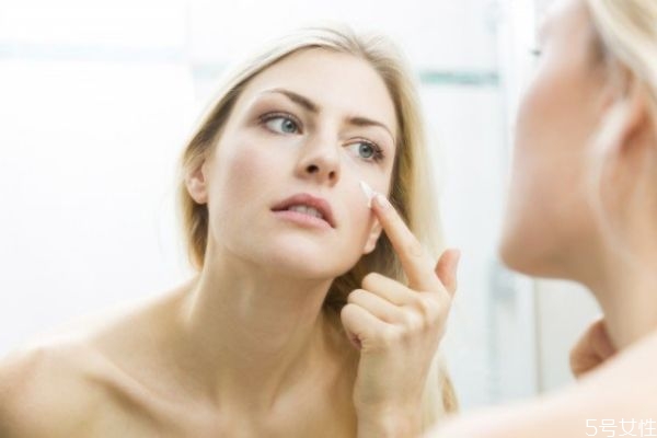 二氧化鈦需要卸妝嗎 二氧化鈦孕婦可以用嗎 二氧化鈦需要卸妝嗎 二氧化鈦孕婦可以用嗎