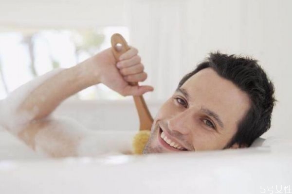 冷水洗澡會(huì)發(fā)燒嗎 冷水洗澡的禁忌