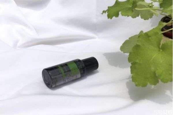 淘米水能洗白衣服嗎 白衣服上的污漬怎么處理 淘米水能洗白衣服嗎 白衣服上的污漬怎么處理