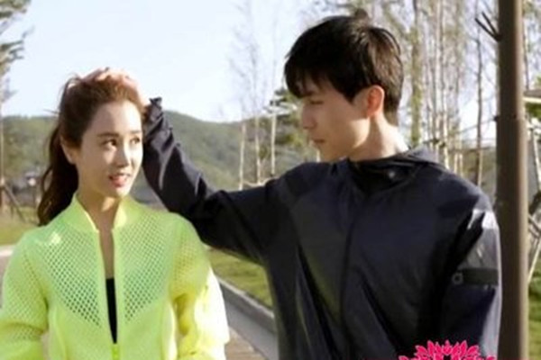 為什么男生喜歡摸女生頭發(fā) 男生喜歡摸女生頭發(fā)的原因 為什么男生喜歡摸女生頭發(fā) 男生喜歡摸女生頭發(fā)的原因