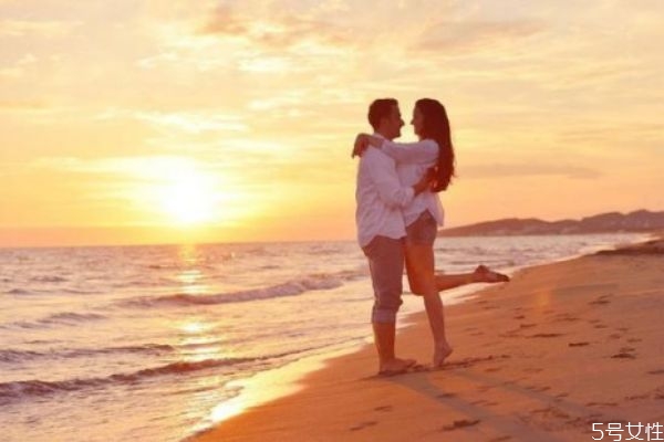 怎么追男生會讓他感動 讓男生感動的方法 怎么追男生會讓他感動 讓男生感動的方法