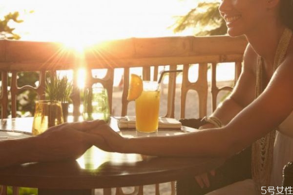 男人欲擒故縱大概幾天 欲擒故縱和不想理你的區(qū)別 男人欲擒故縱大概幾天 欲擒故縱和不想理你的區(qū)別