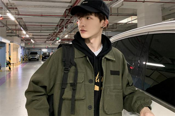 軍綠色工裝外套怎么搭配 軍綠色工裝外套搭配圖片 軍綠色工裝外套怎么搭配 軍綠色工裝外套搭配圖片