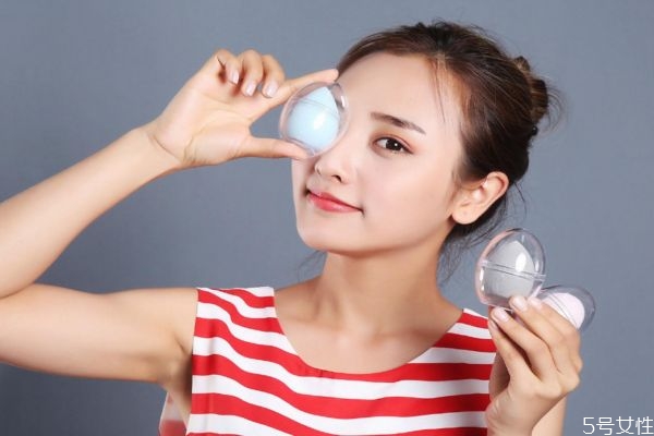 美妝蛋可不可以用卸妝水清洗 美妝蛋用卸妝水怎么清洗 美妝蛋可不可以用卸妝水清洗 美妝蛋用卸妝水怎么清洗