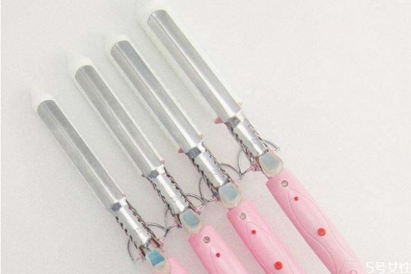 濕發(fā)能用陶瓷卷發(fā)棒嗎 燙卷棒能不能燙濕的頭發(fā) 濕發(fā)能用陶瓷卷發(fā)棒嗎 燙卷棒能不能燙濕的頭發(fā)